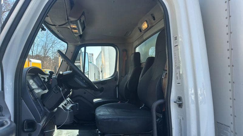 2017 Freightliner Cascadia 125 image 16