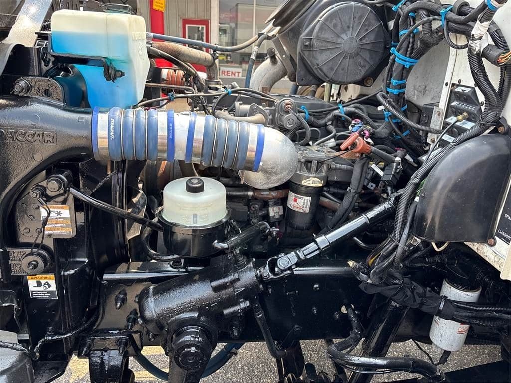 2019 Peterbilt 337 image 9
