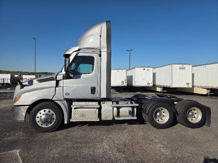 2021 Freightliner Cascadia image 3