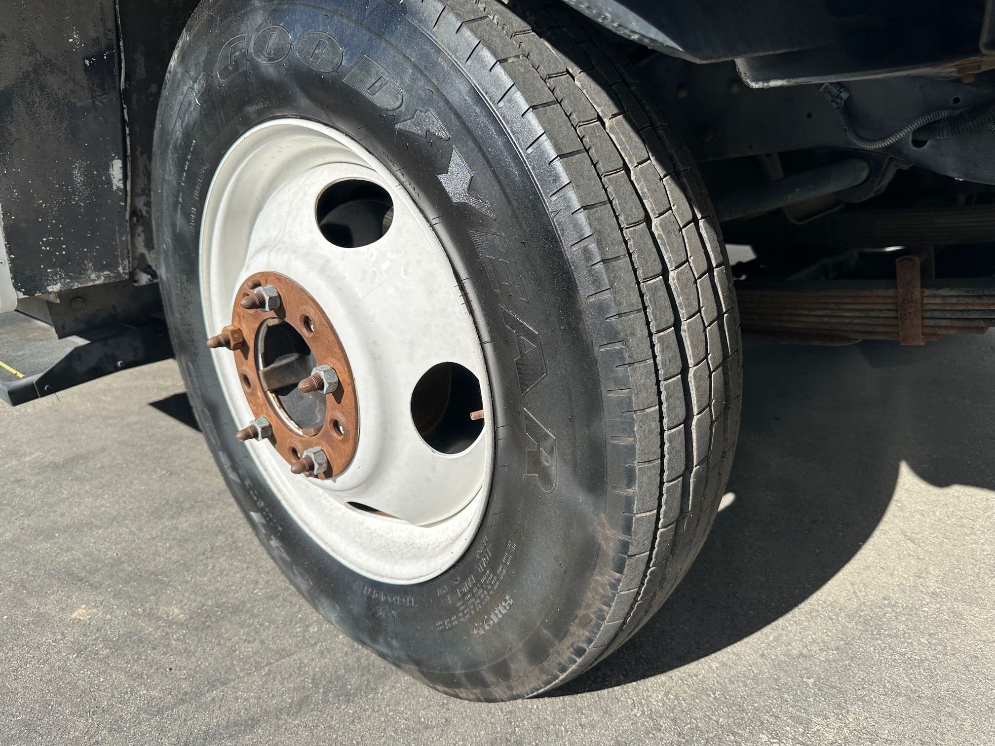 2002 WORKHORSE Step Van with Handicap Lift image 43