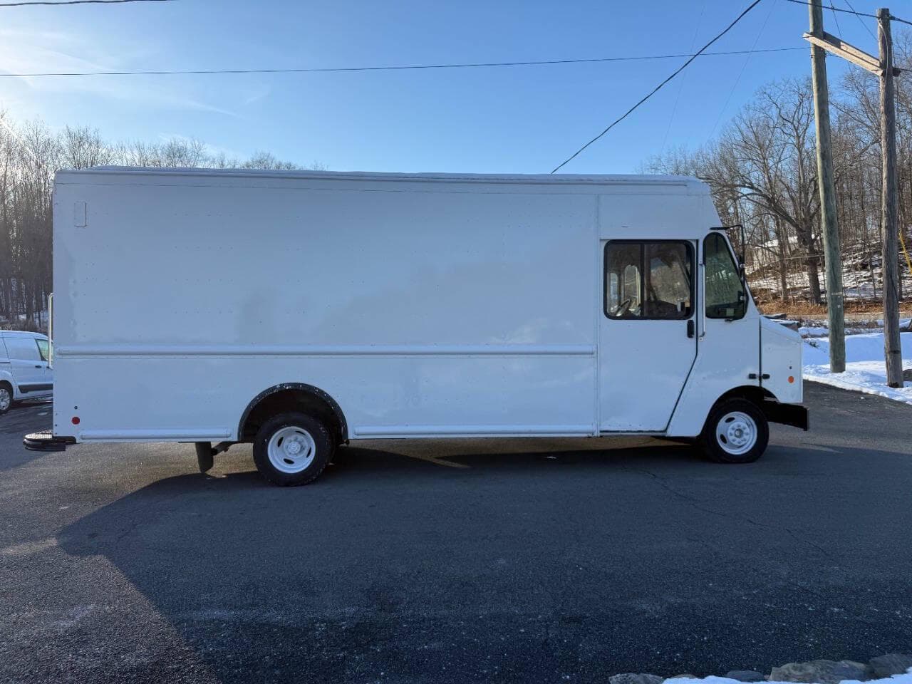 2018 Ford E-Series image 5