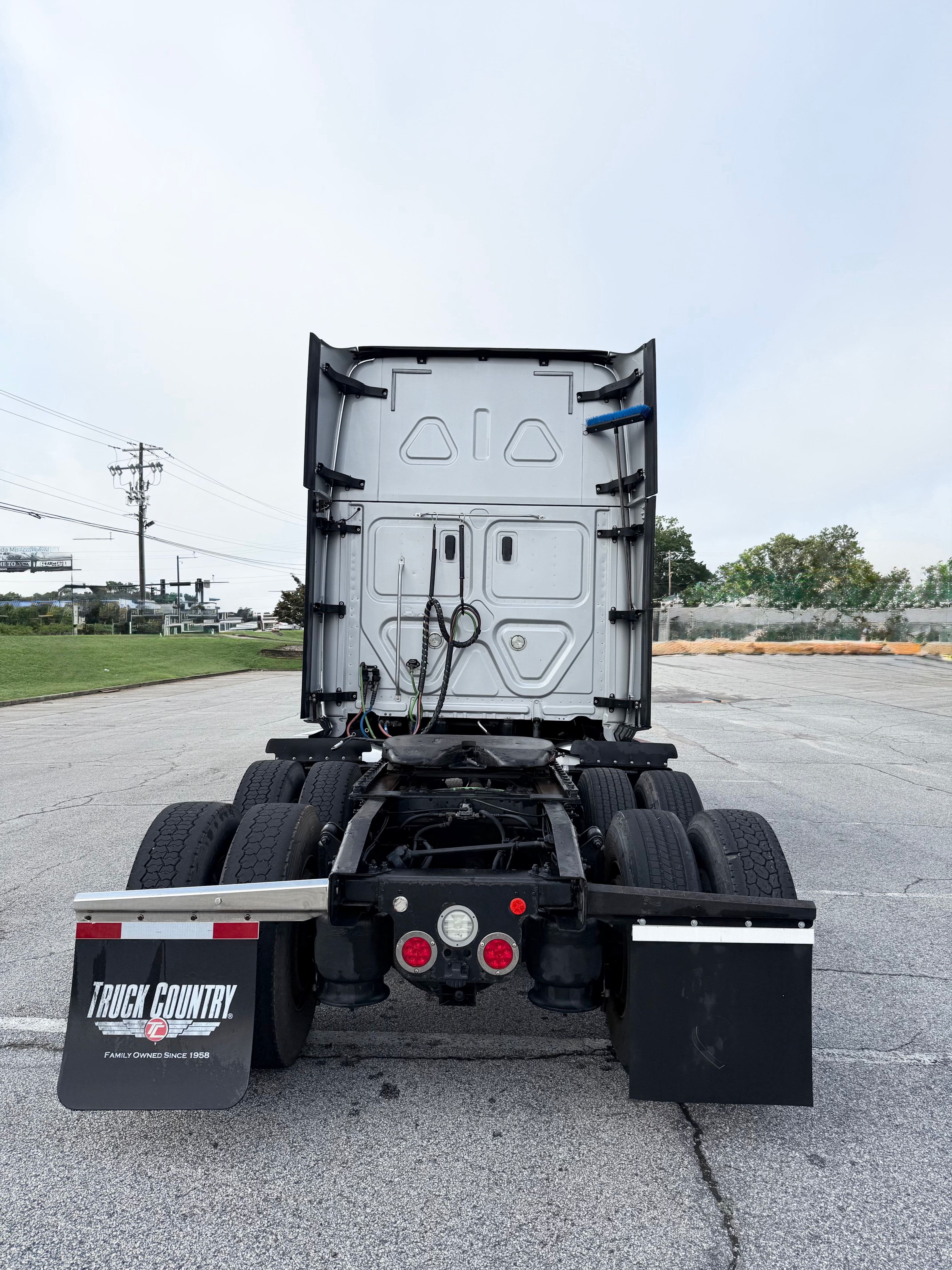 2019 Freightliner Cascadia 126 image 4