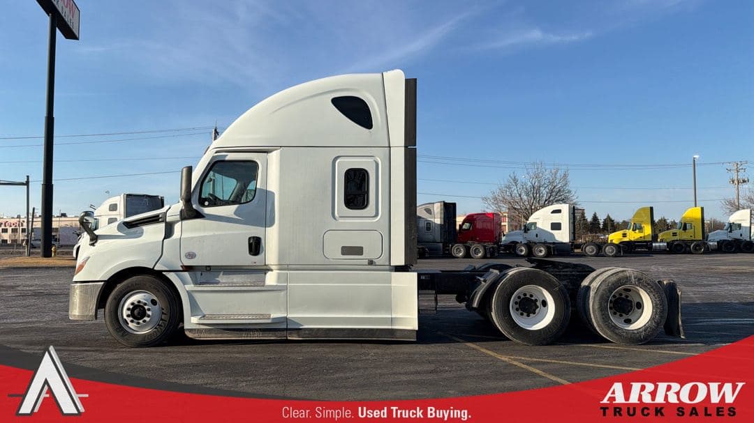 2023 Freightliner Cascadia image 4