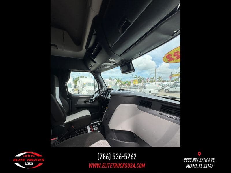2022 Freightliner Cascadia image 30