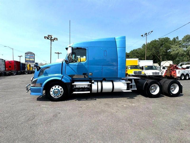 2012 Volvo VNL image 6