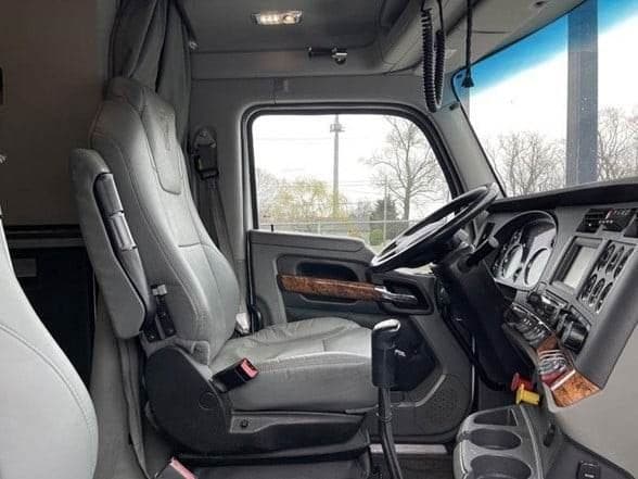 2020 Kenworth T680 image 6