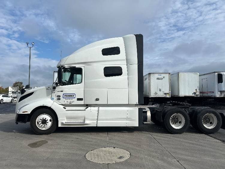 2022 Volvo VNL image 4