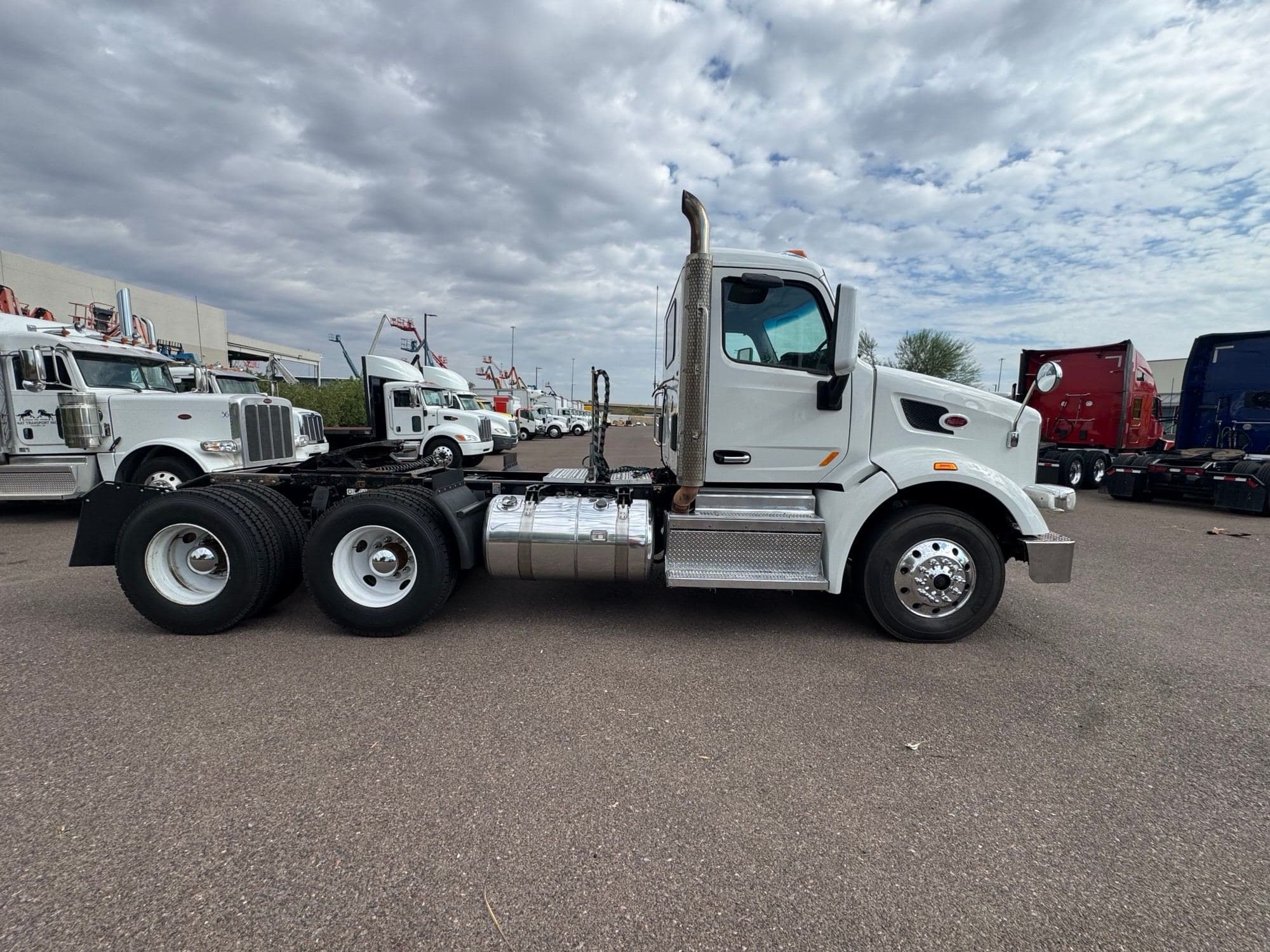 2020 Peterbilt 567 image 4