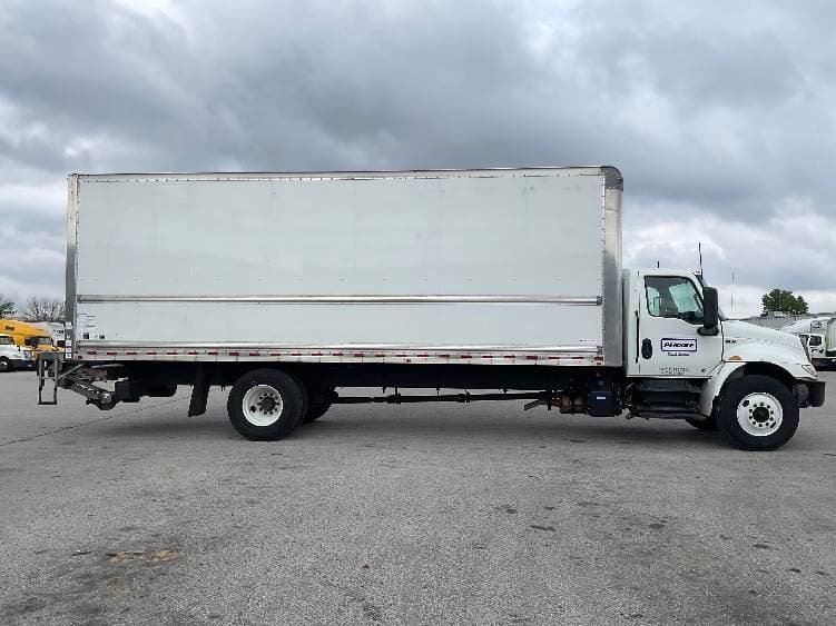 2022 International MV607 Box Truck - 220HP, 6 Speed Automatic, Roll up Door image 15