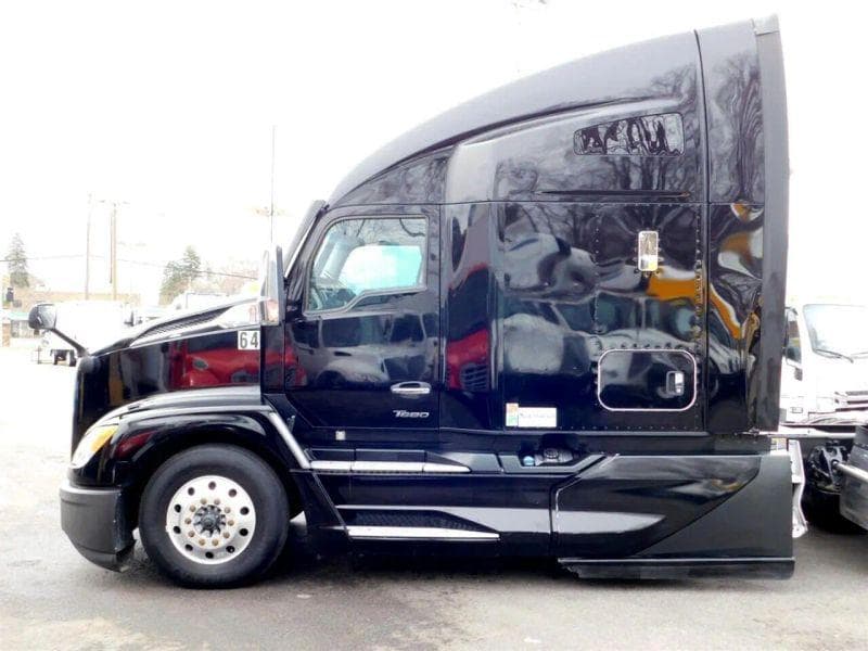 2023 Kenworth T600 image 2