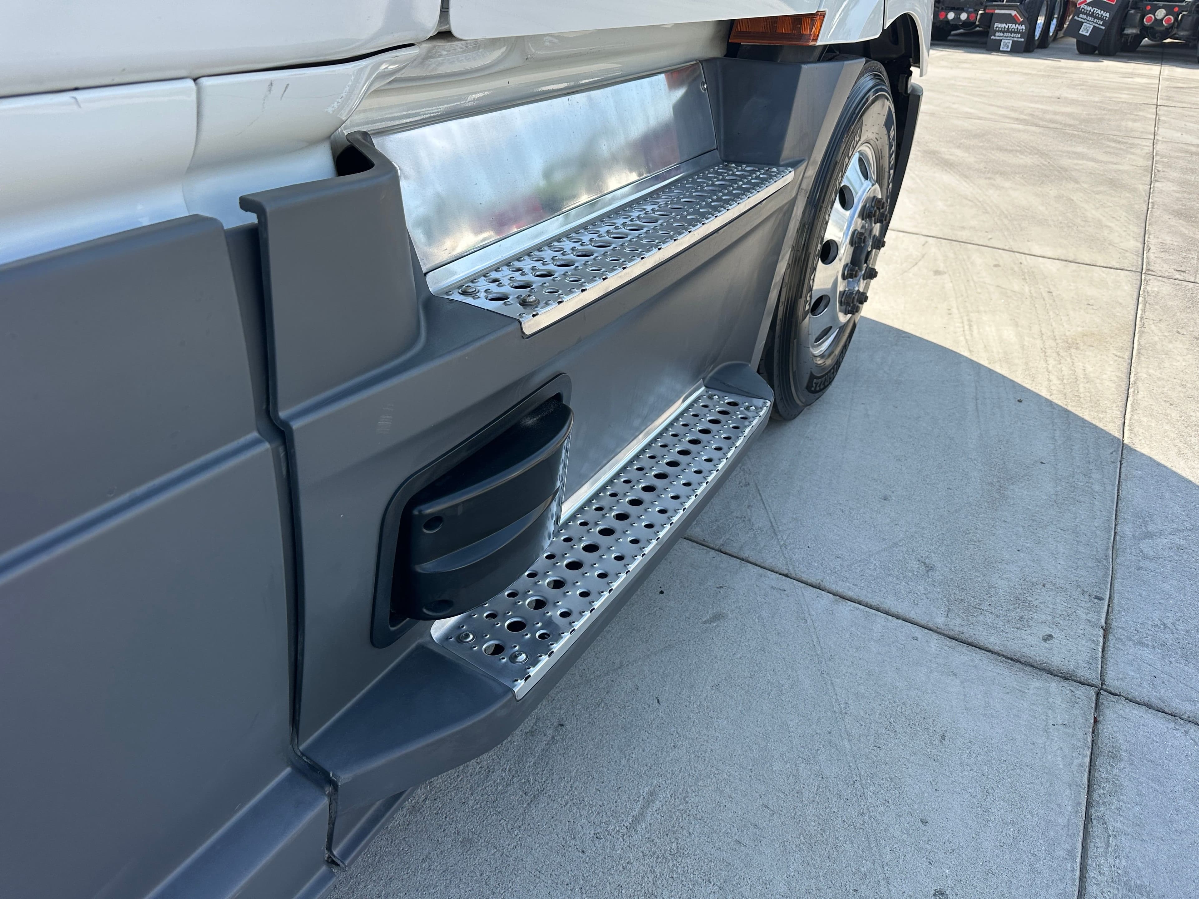 2021 Freightliner Cascadia 126 image 13