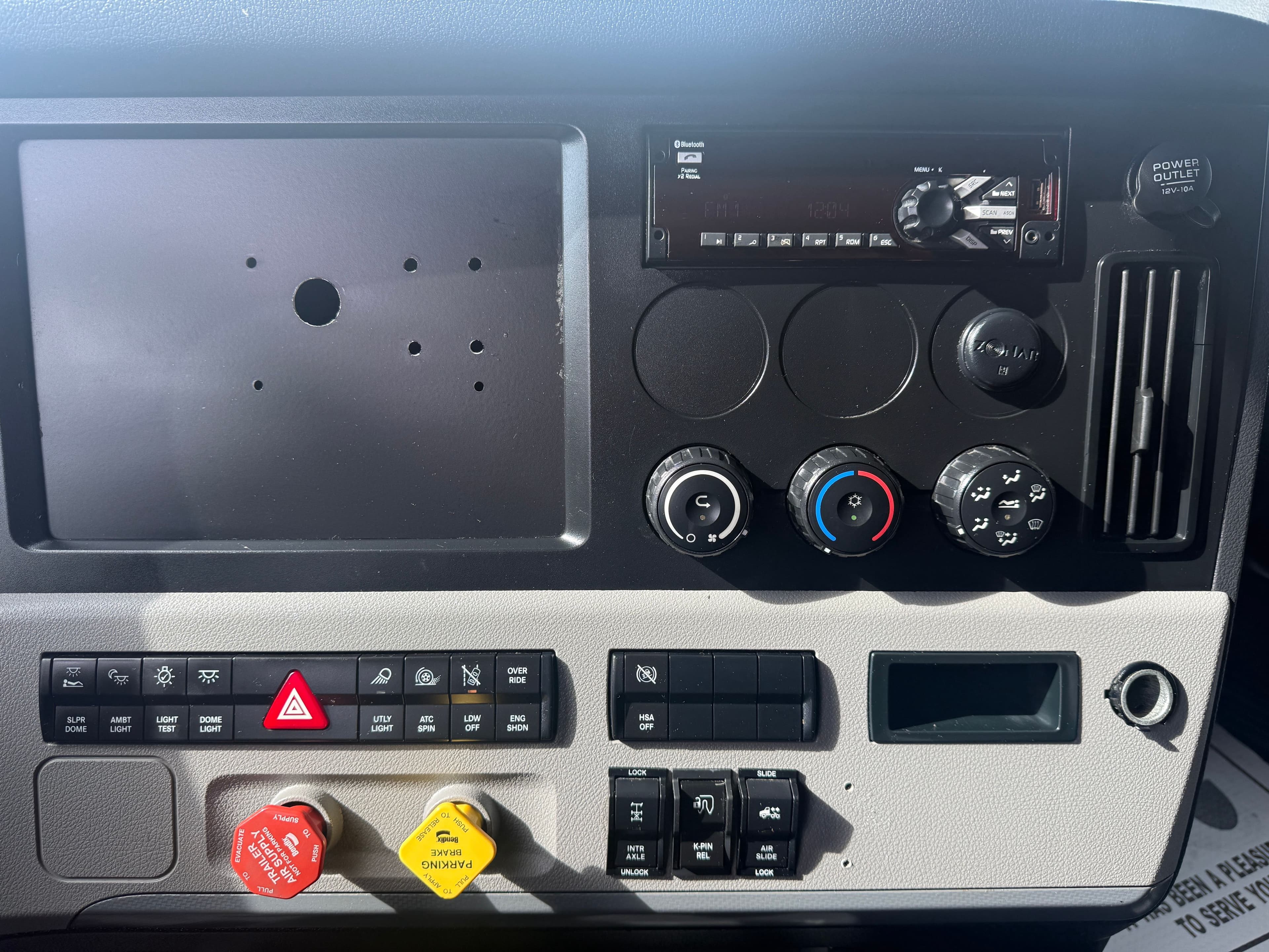 2021 Freightliner Cascadia 126 image 13