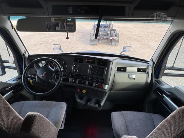 2021 Kenworth T680 image 9
