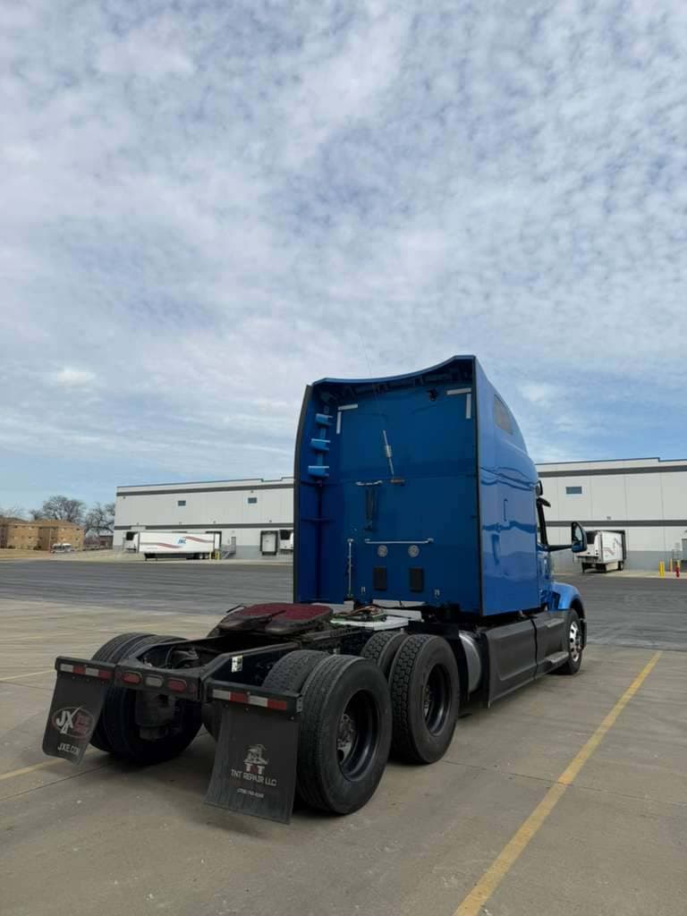 2023 Peterbilt 579 image 4
