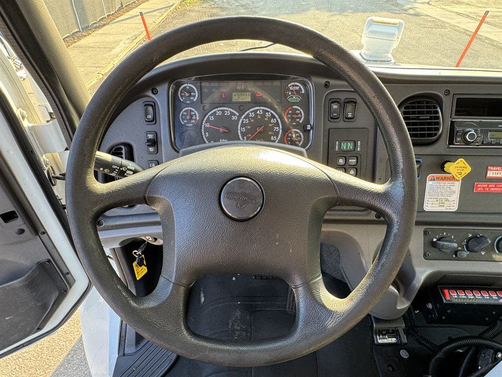 2015 Freightliner M2 106 image 71