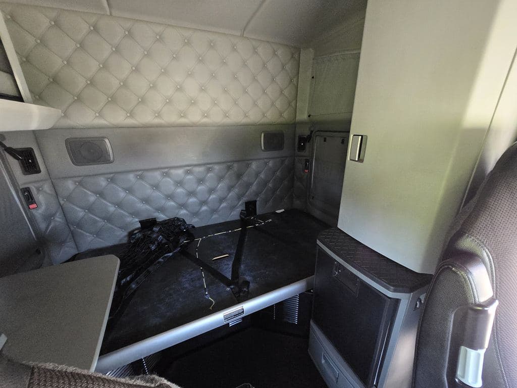 Used 2022 KENWORTH T880 image 13