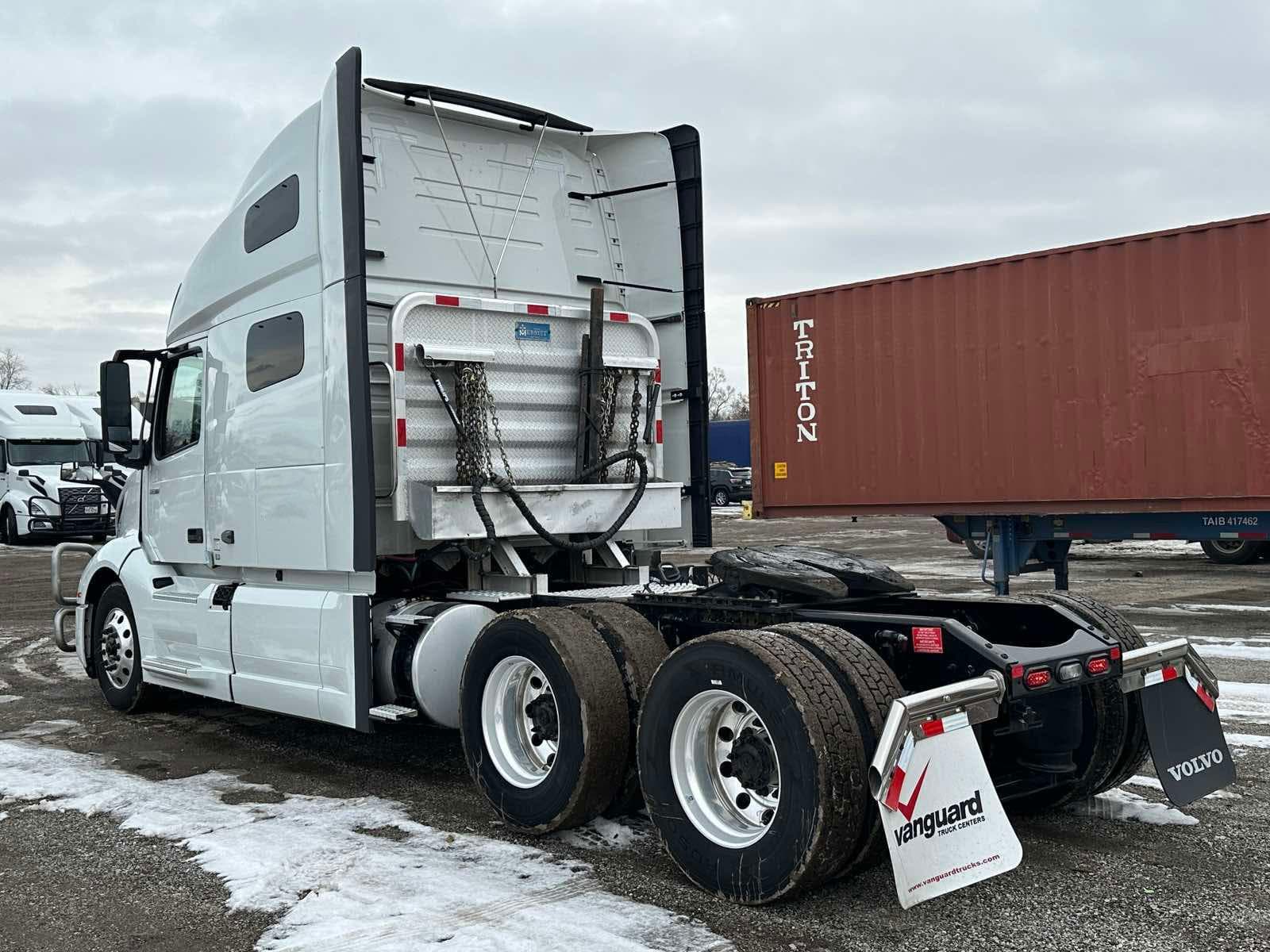 2023 Volvo VNL image 8