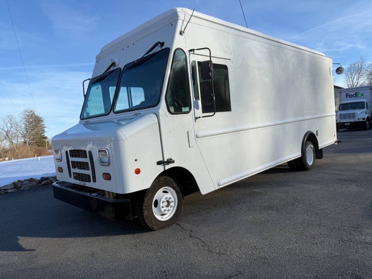 2018 Ford E-Series image 2