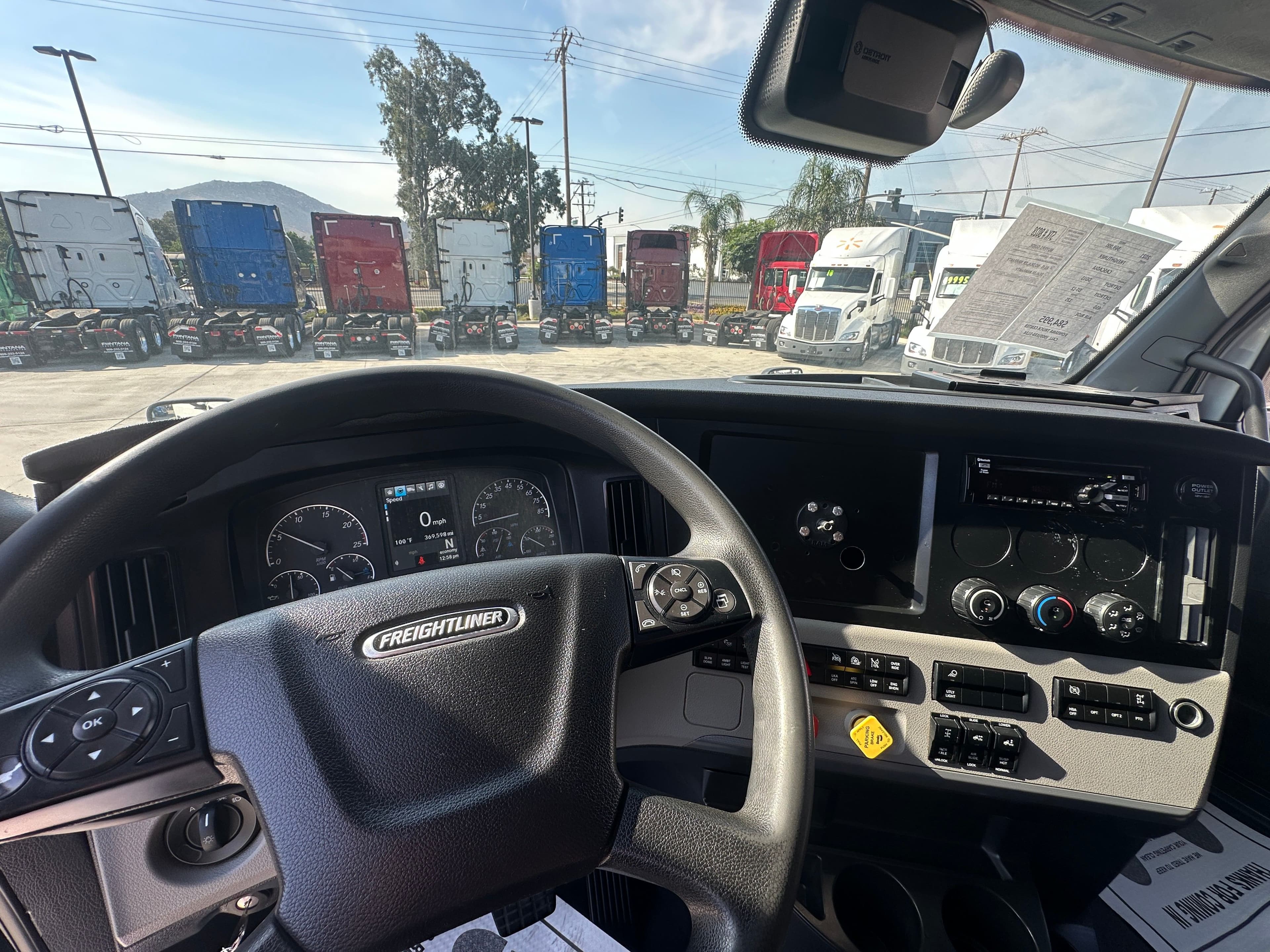 2021 Freightliner Cascadia 126 image 22