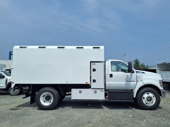 2026 Ford F750 SD image 3