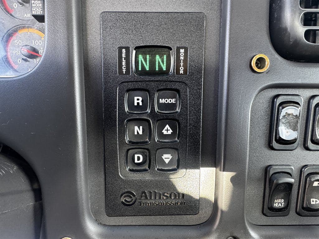 2017 Freightliner M2-106 image 69