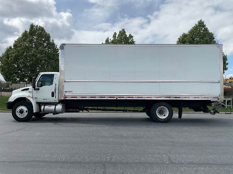 2022 International MV607 Box Truck - 220HP, 6 Speed Automatic, Roll up Door image 4