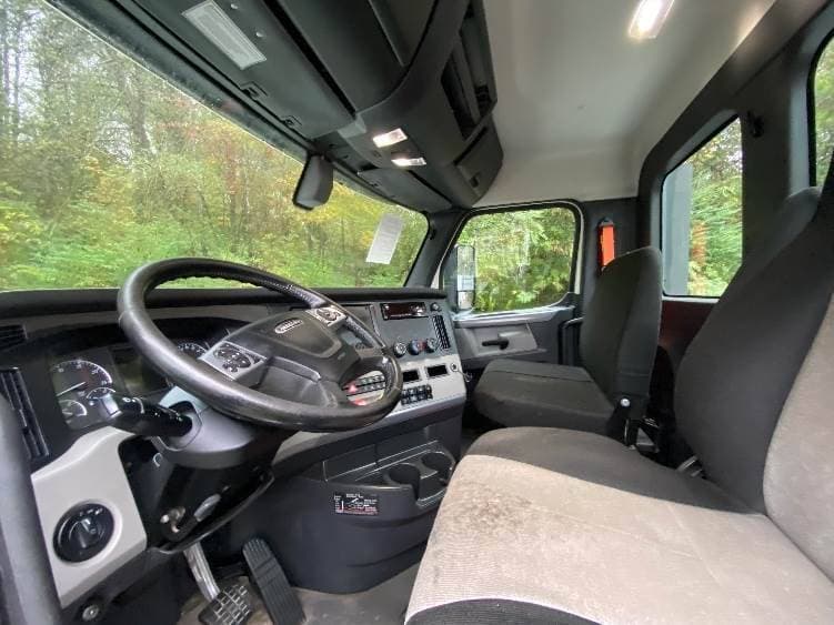 2019 Freightliner Cascadia 126 Day Cab Truck - 435HP, 12 Speed Automatic image 10