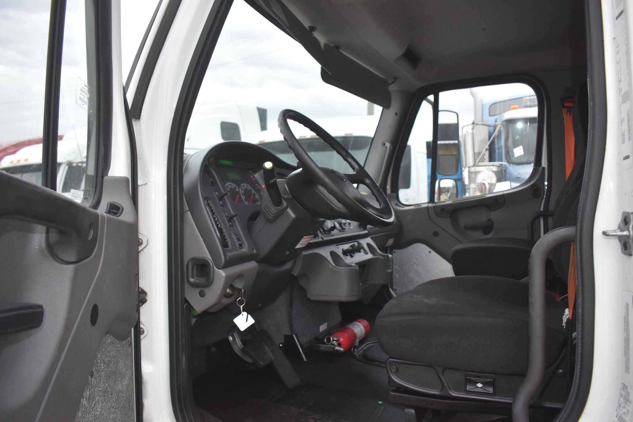 2020 Freightliner M2 image 6