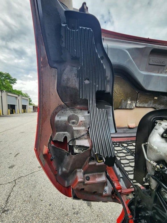 2023 Volvo VNL64T760 image 11