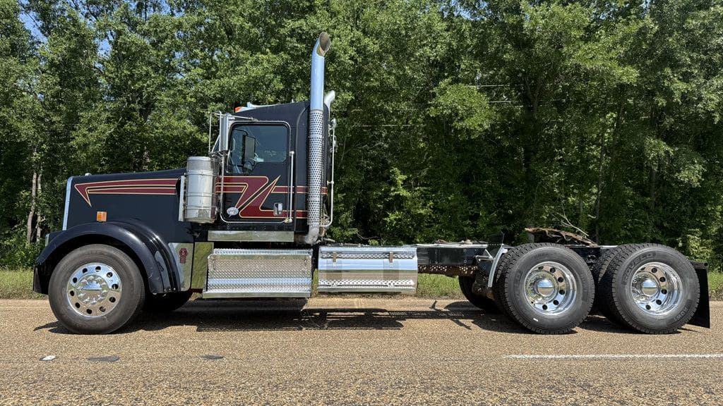 Used 2021 KENWORTH W900L image 5