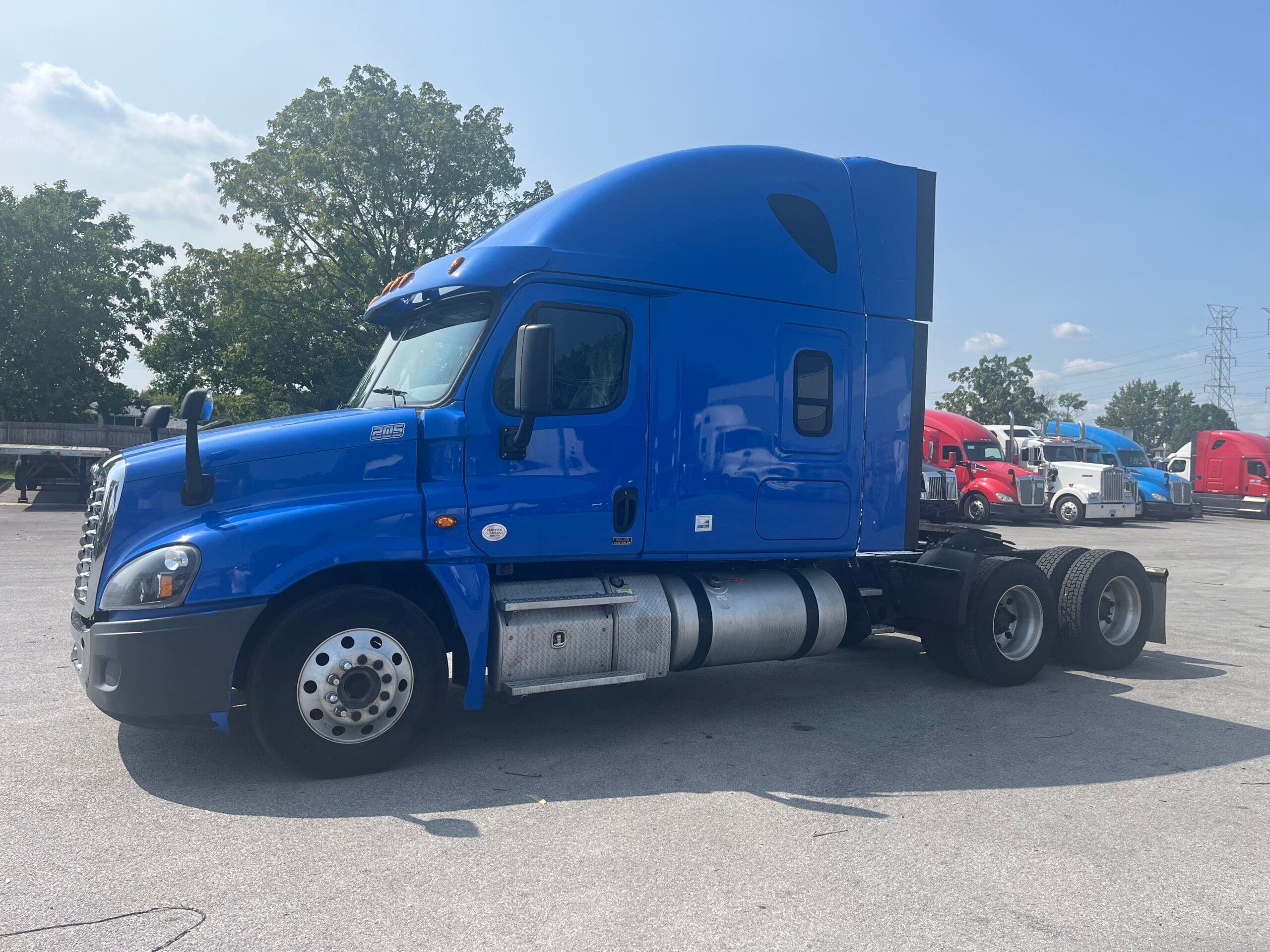 2017 Freightliner Cascadia 125 image 2