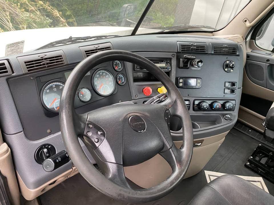 2019 Freightliner Cascadia image 7