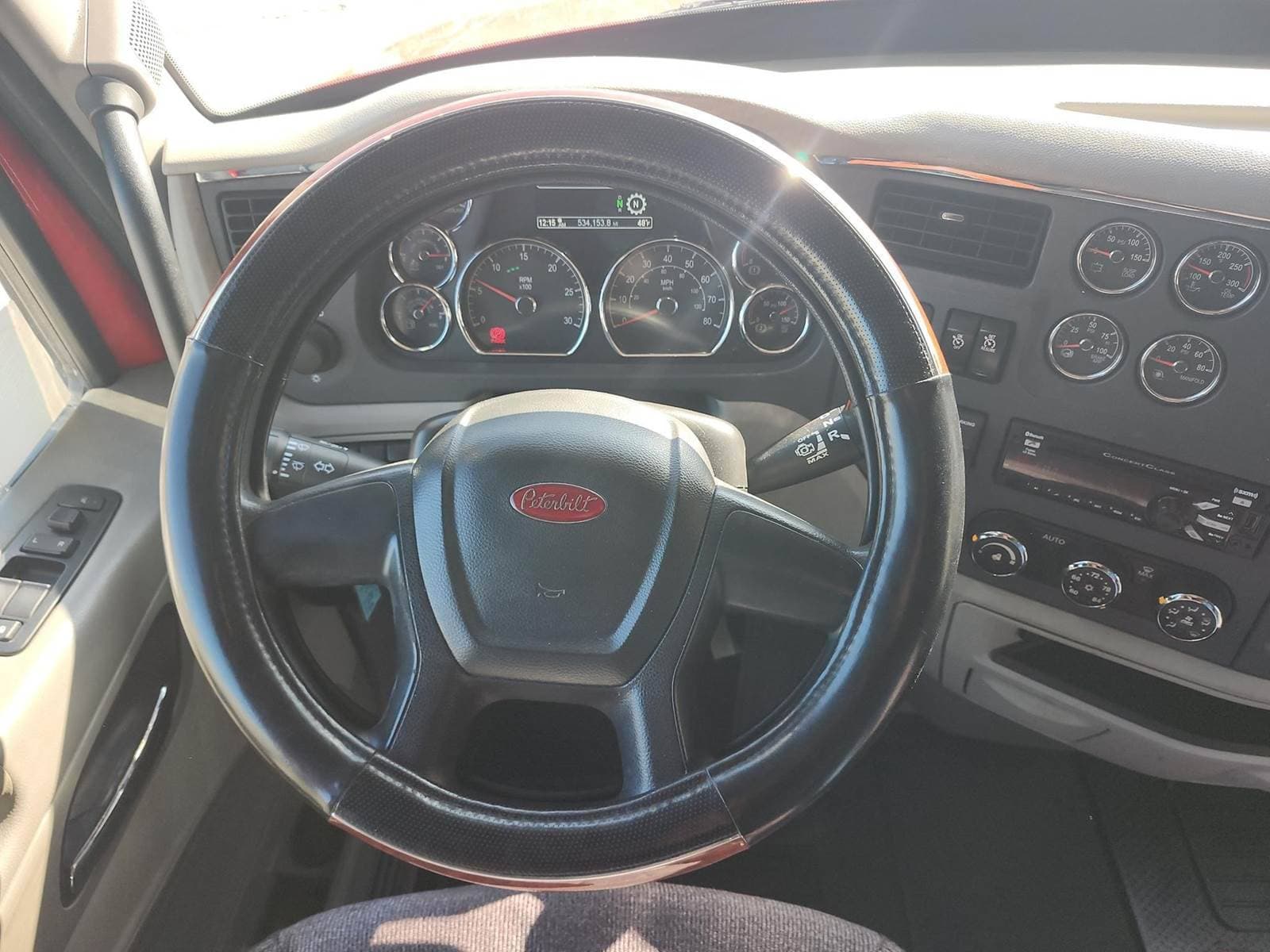 2021 Peterbilt 579 image 10