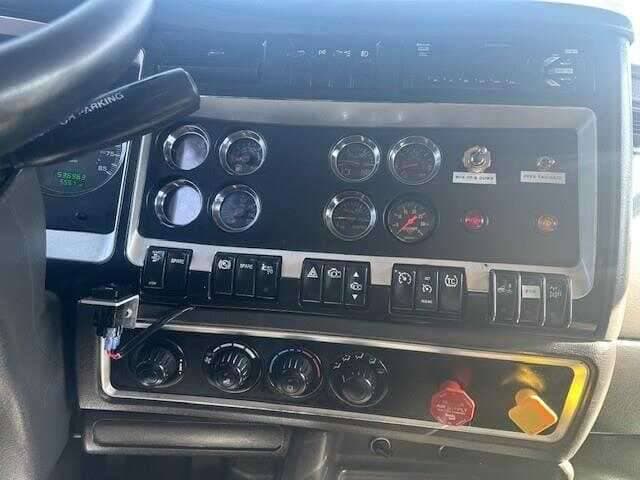 2019 Kenworth T8 Series image 8