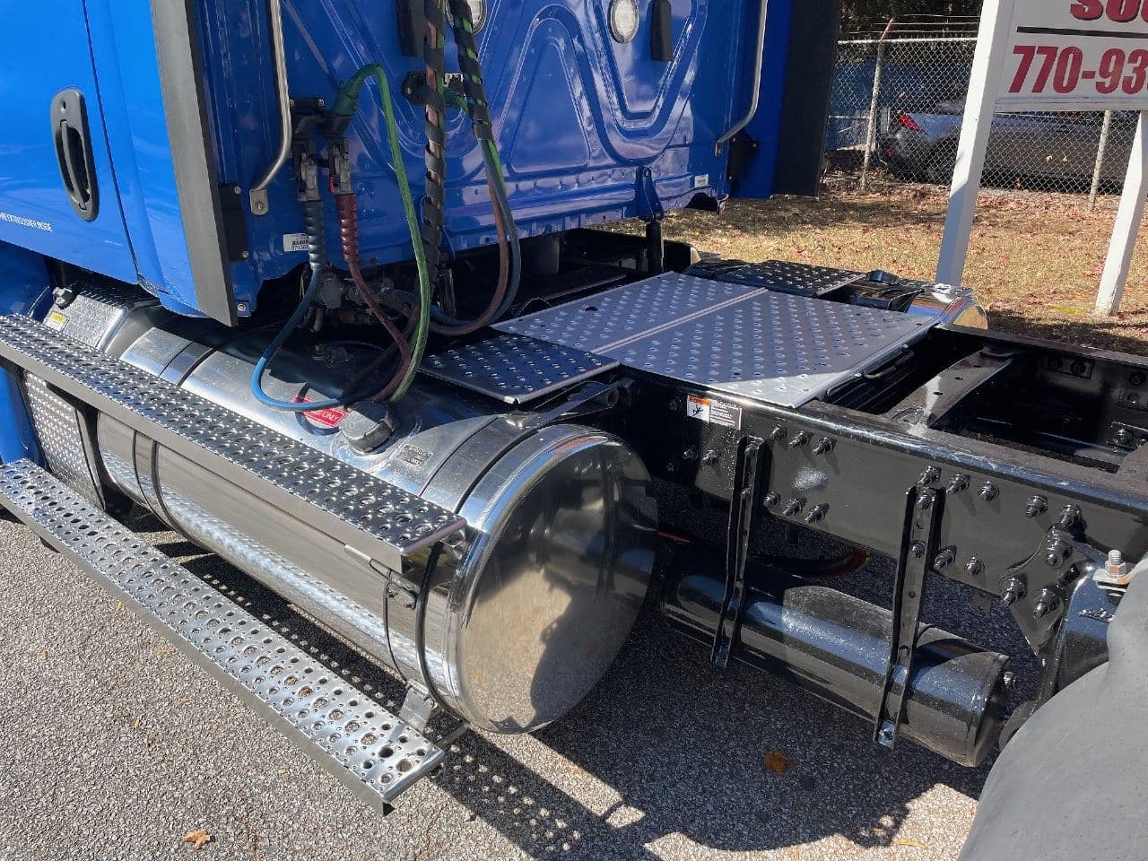 2020 Freightliner Cascadia 125 image 12