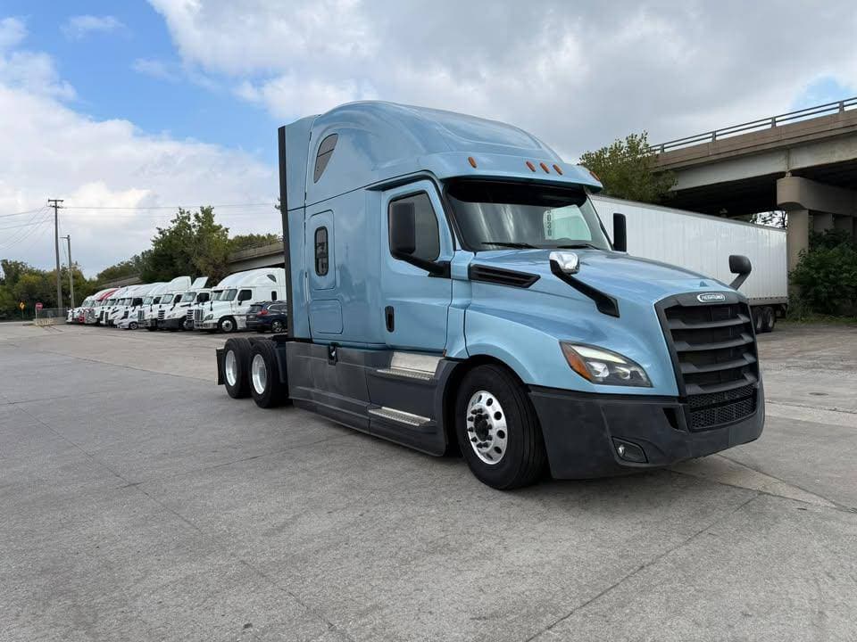 2020 Freightliner Cascadia image 2