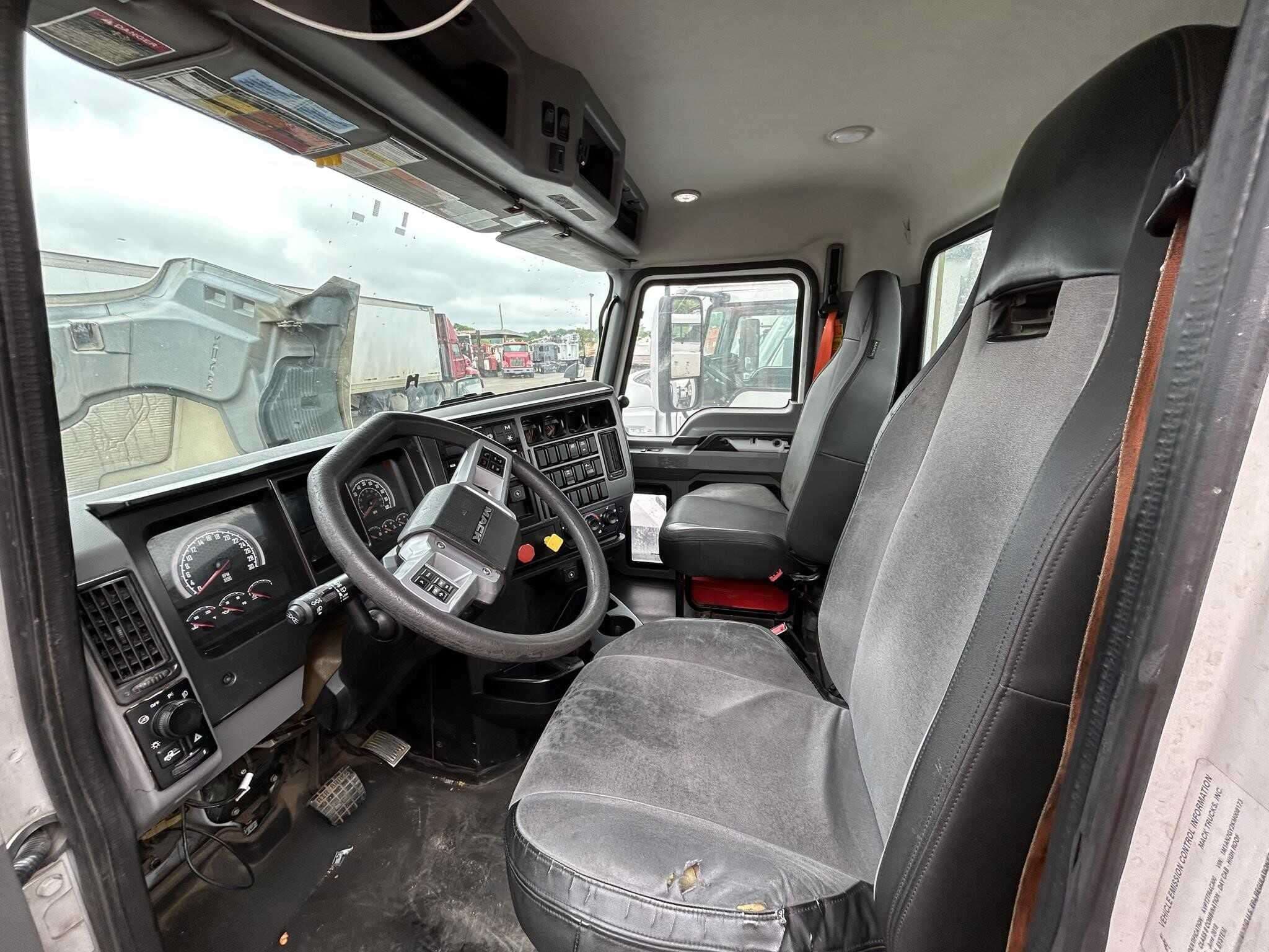 Used 2019 MACK ANTHEM Conventional - Day Cab in Covington, TN image 6