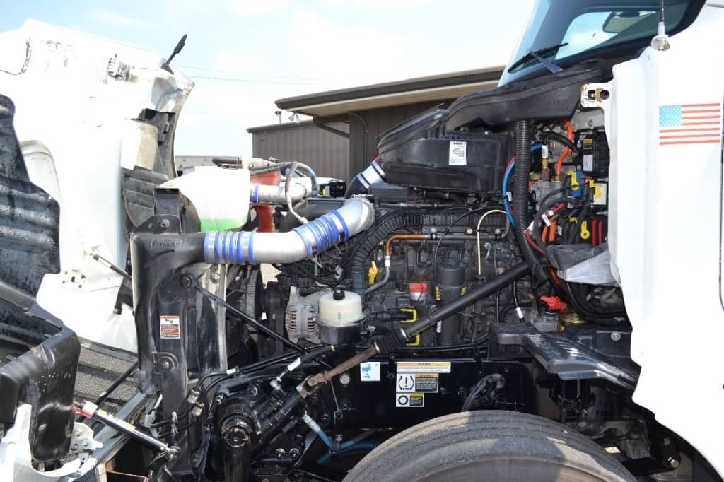2019 Peterbilt 579 image 9