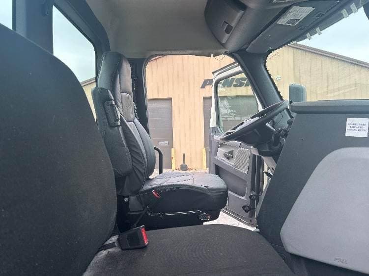 2018 Freightliner Cascadia image 10