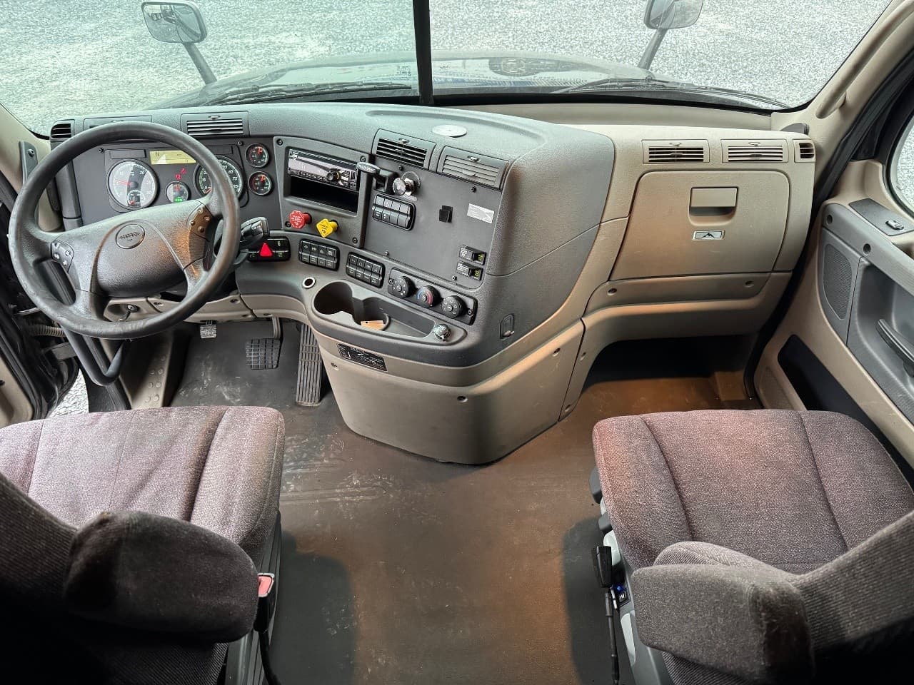Used 2019 FREIGHTLINER Conventional - Sleeper Truck - Cascadia For Sale image 8