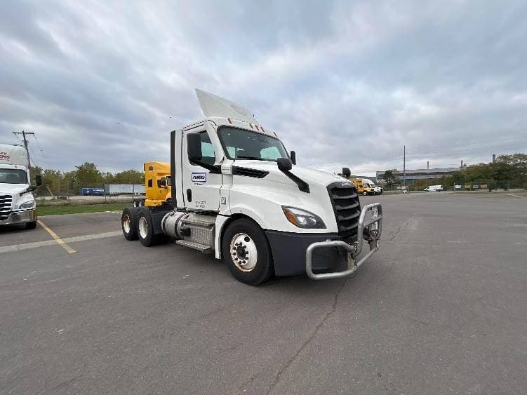 2021 Freightliner Cascadia image 1
