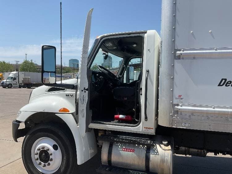 2022 International MV607 Box Truck - 220HP, 6 Speed Automatic, Roll up Door image 16