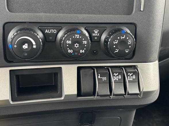 2026 Kenworth T880 image 18