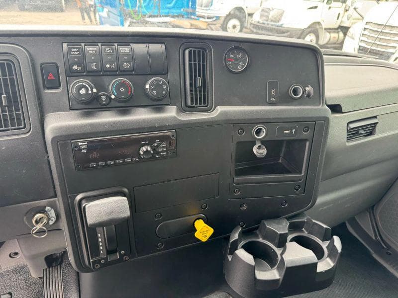 2019 International MV607 image 33