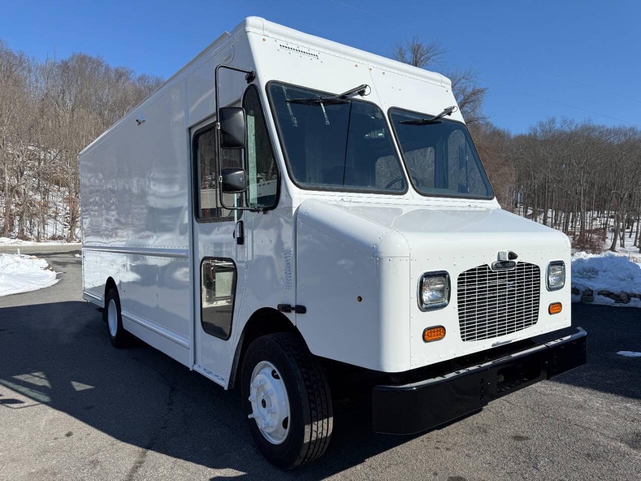 2020 Freightliner MT45 image 2