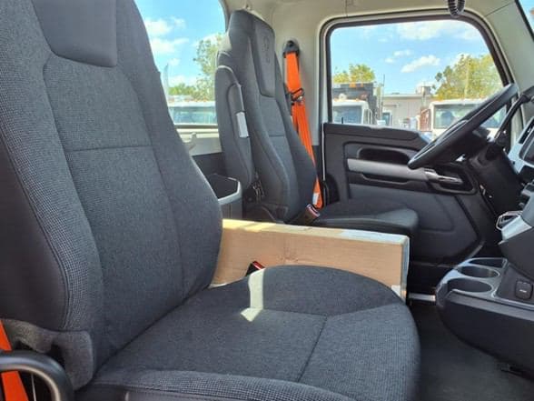 2025 Kenworth T880 image 22