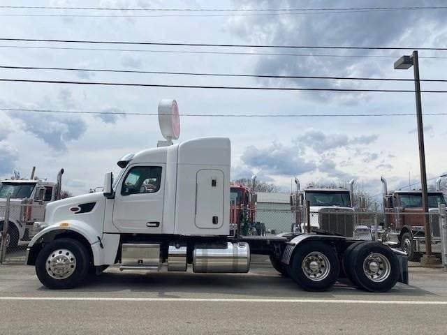 2023 Peterbilt 567 image 4