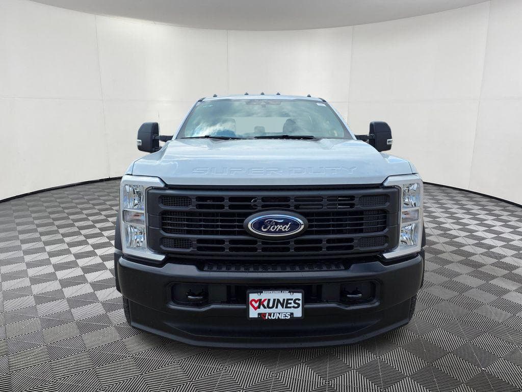 2026 Ford F-450SD XL DRW CAB CHASSIS image 2