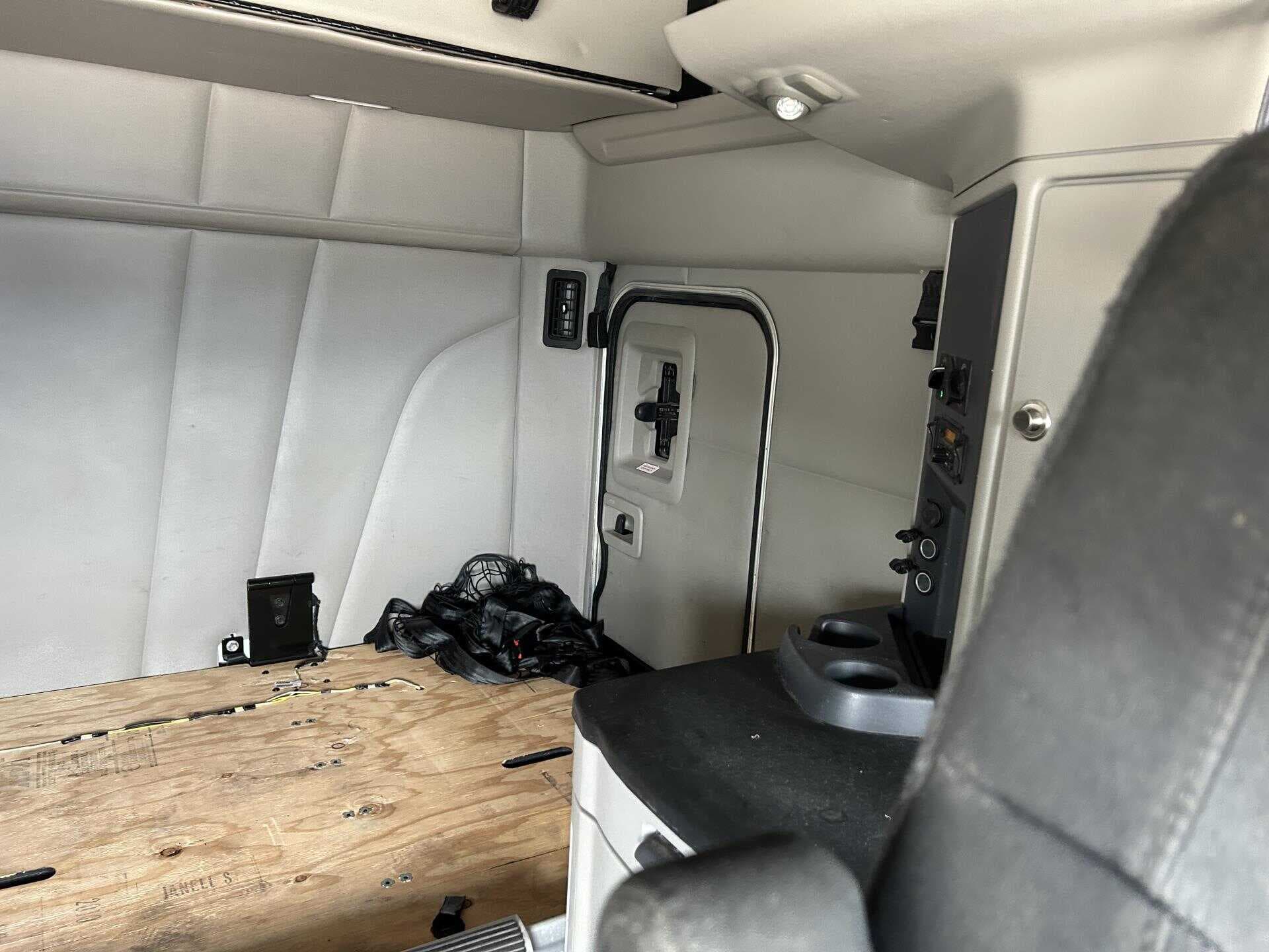 2020 Peterbilt 579 image 29