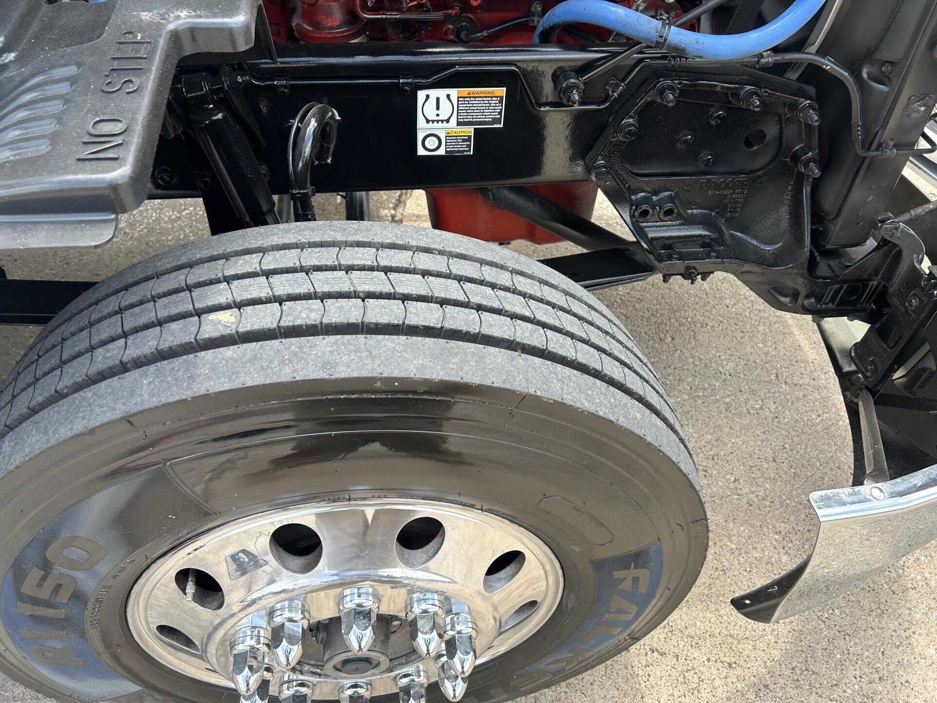 2020 Peterbilt 579 image 17